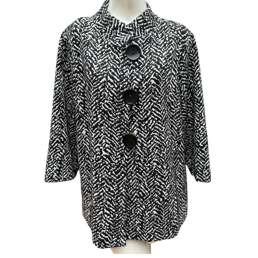 JM Collection Women's Black & White Patterned Coat size XL 3/4 quarter sleeves